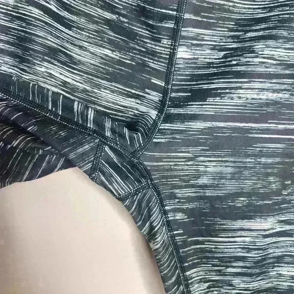 Under armour women's fitted compression leggings geometric print size large - Picture 7 of 8